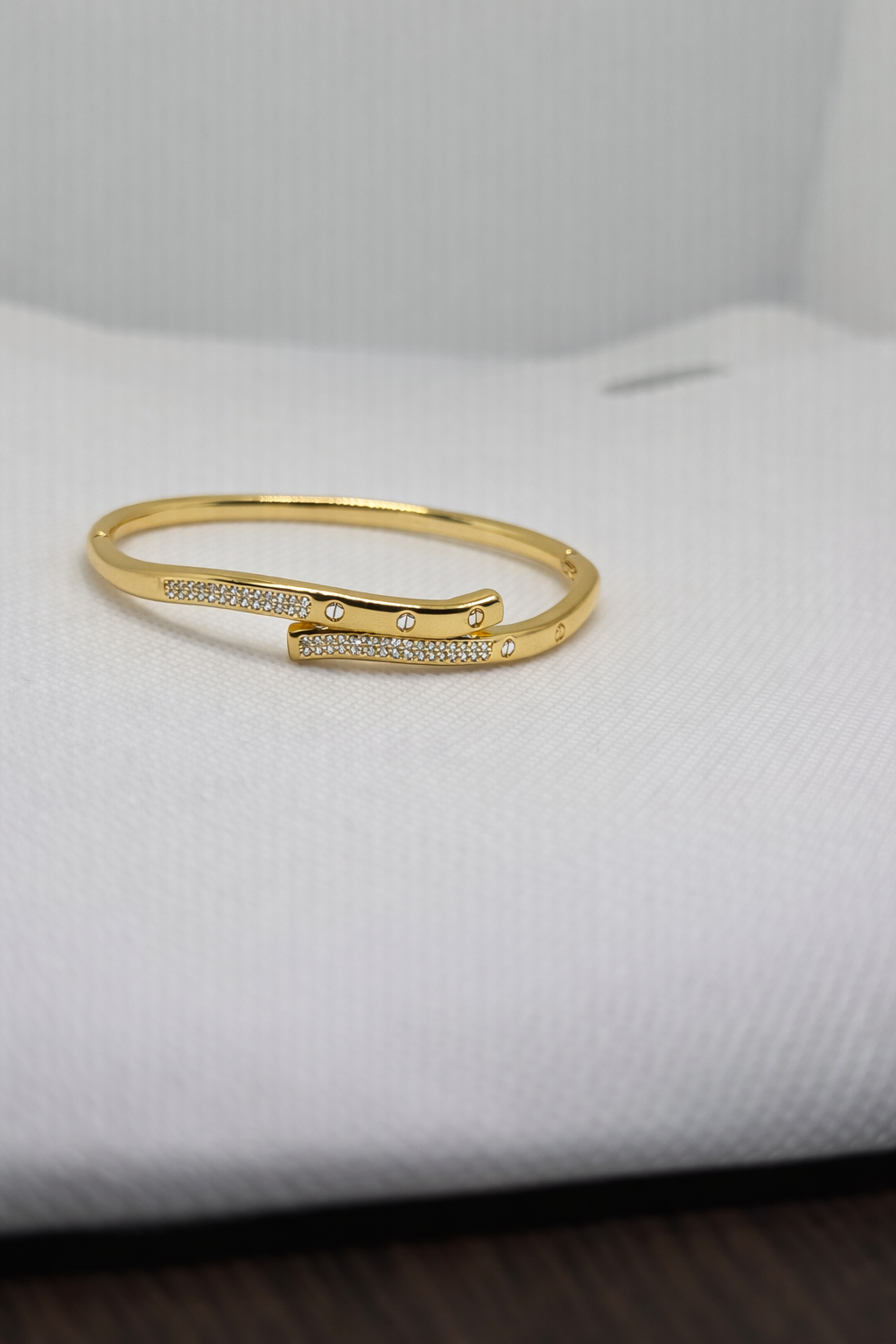 Gold Plated Anti Tarnish Stainless Steel Crystal Bar Bangle